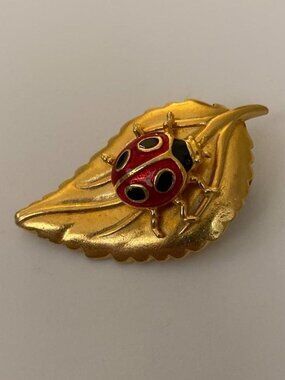 vintage signed  Tanya Creations ladybug lady bug red gold enamel brooch pin